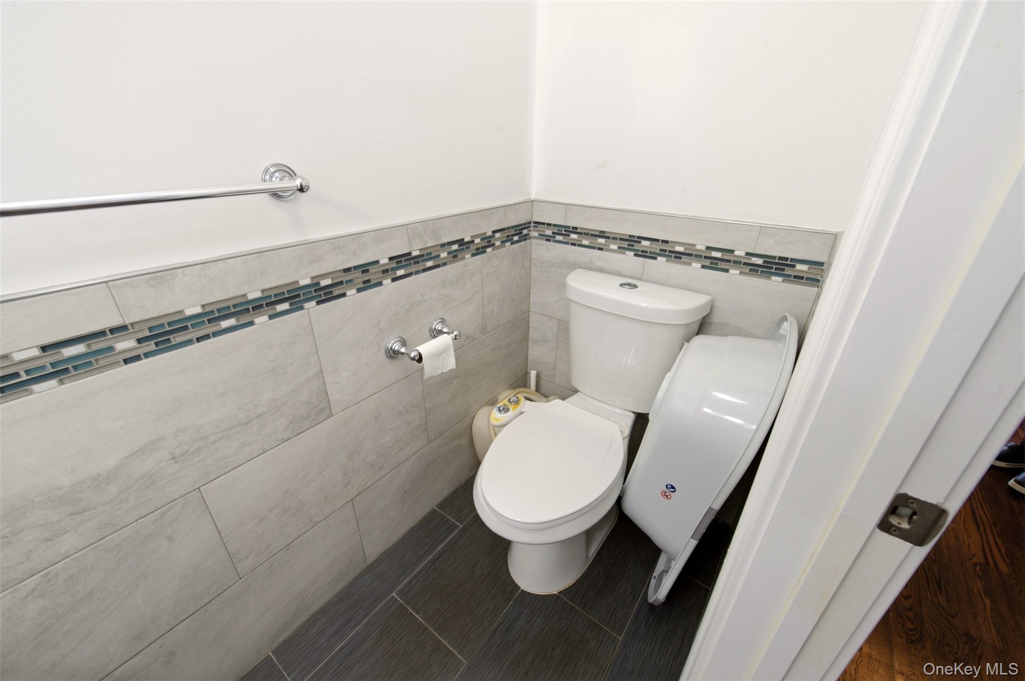 723 Carman Avenue 9 Property Photo 15