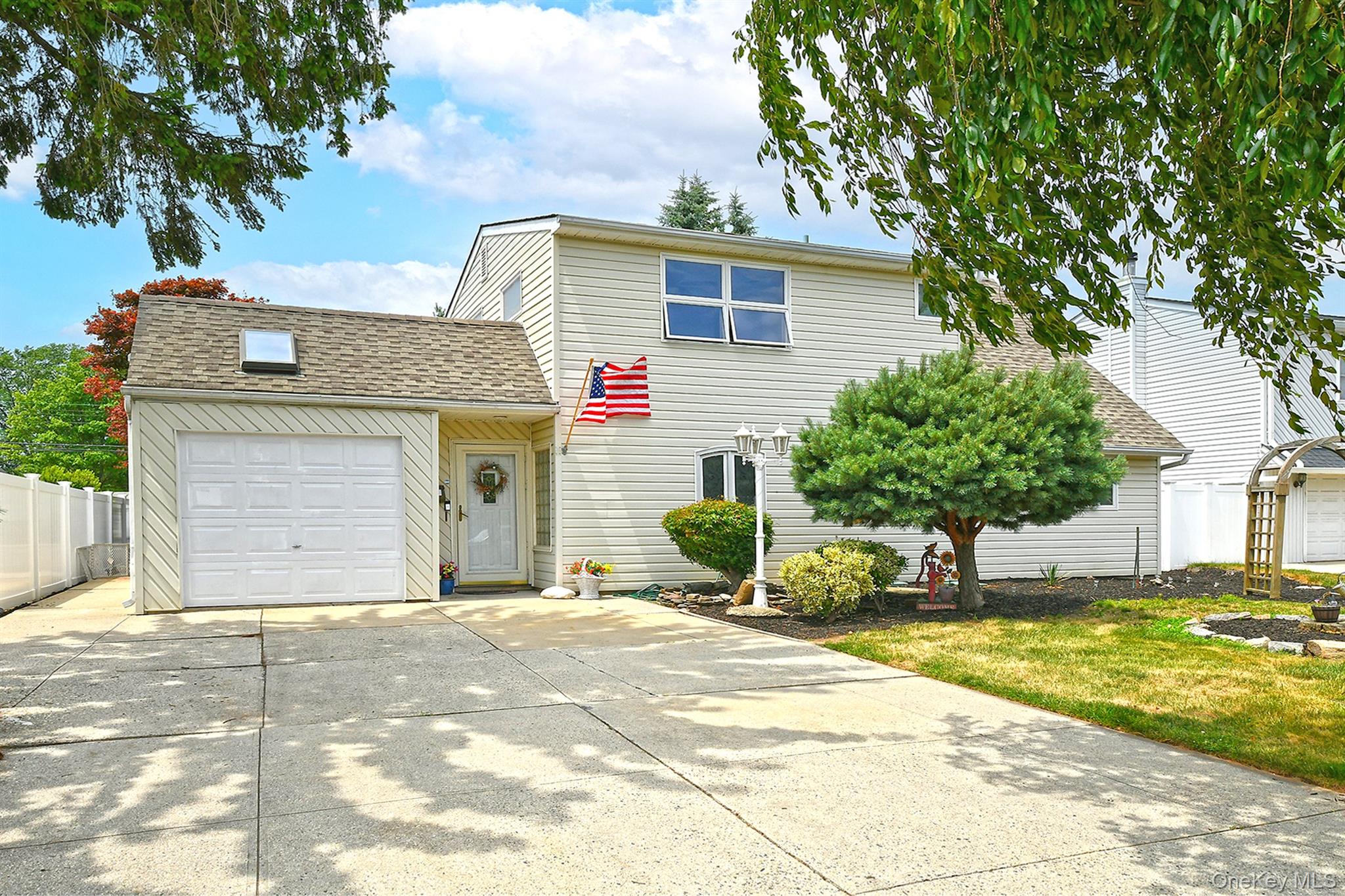 18 Wheelbarrow Lane Property Photo 1