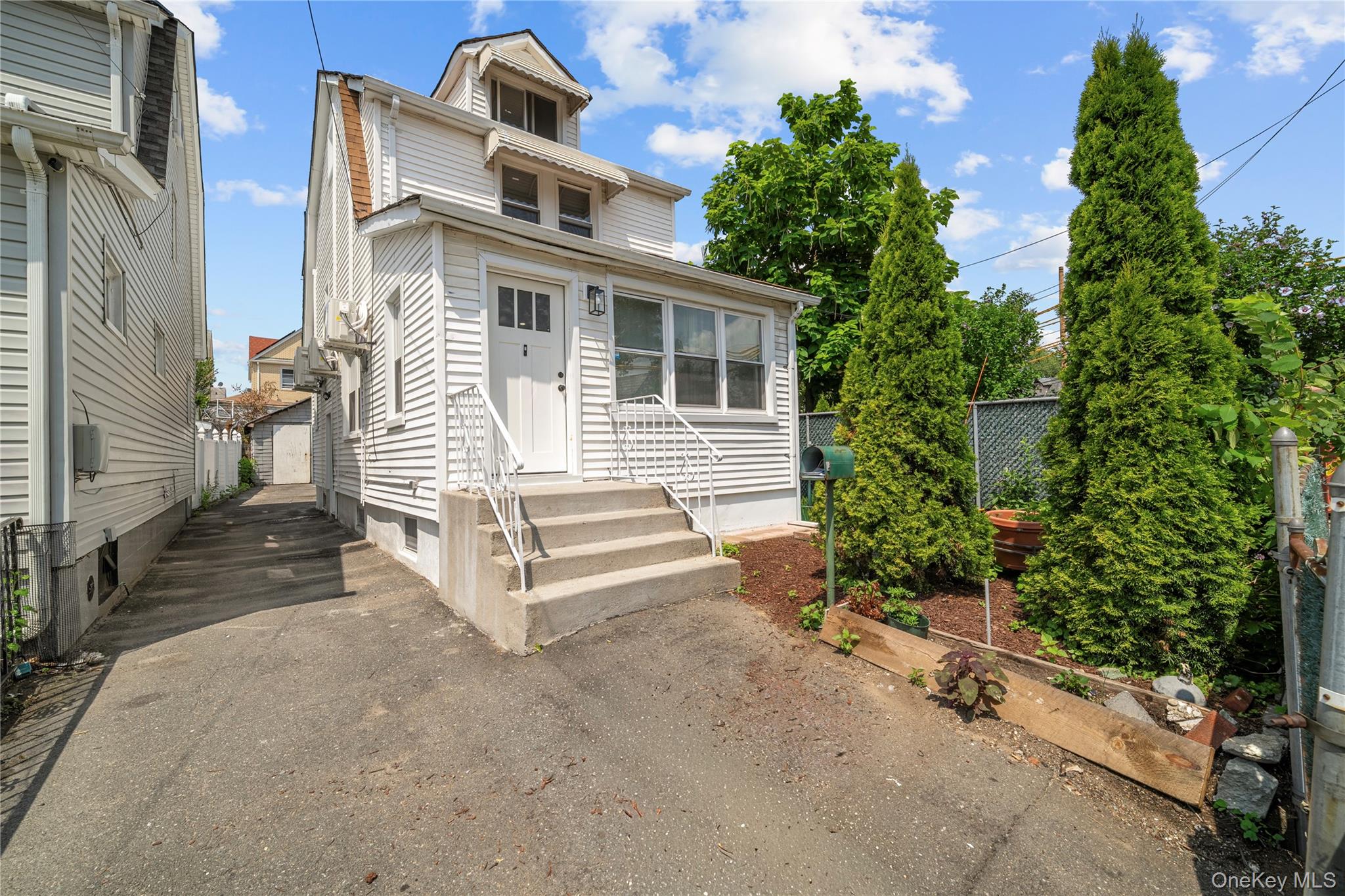 11422 212th Street Property Photo 2
