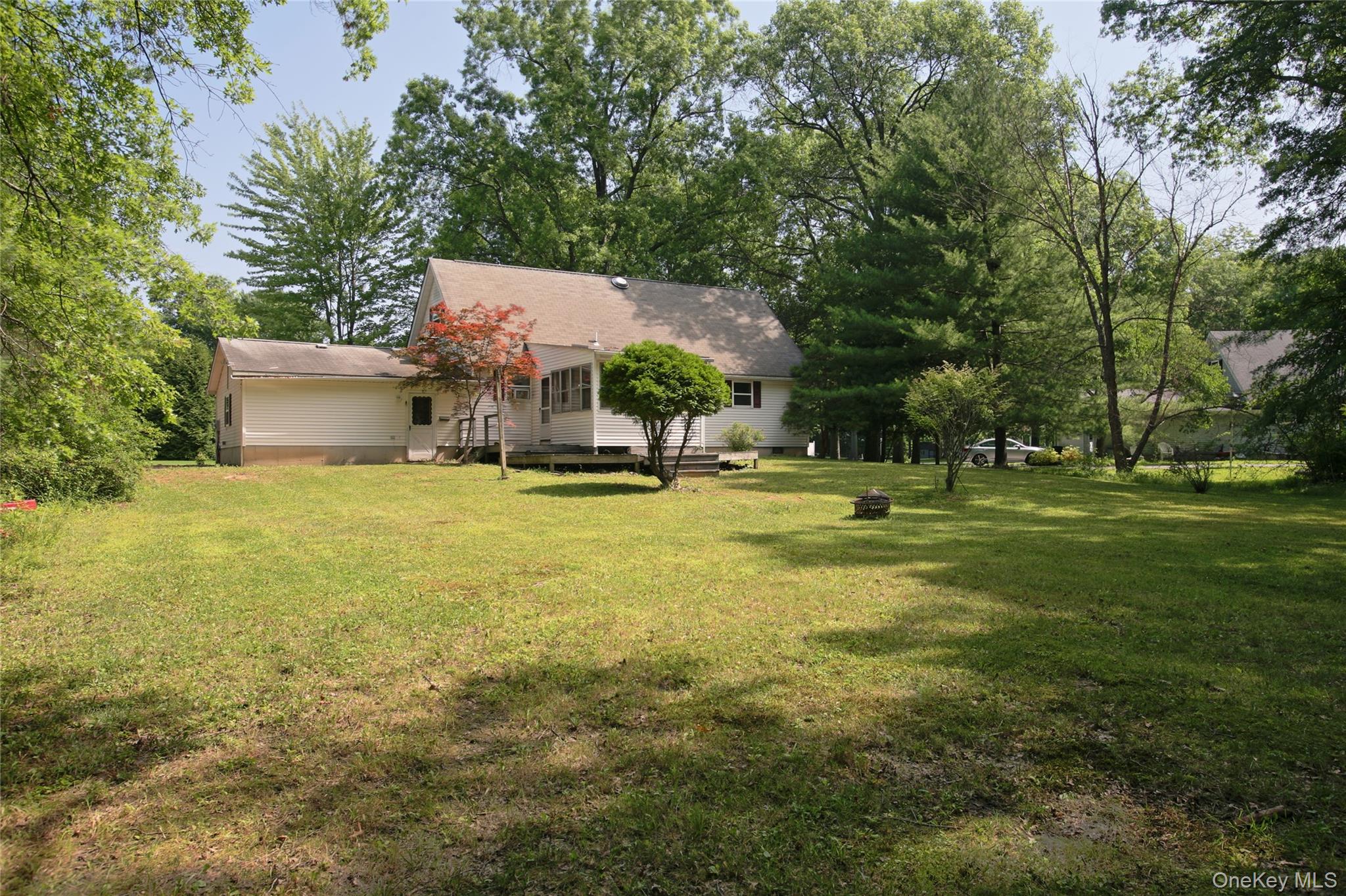 16 Elizabeth Drive Property Photo 2