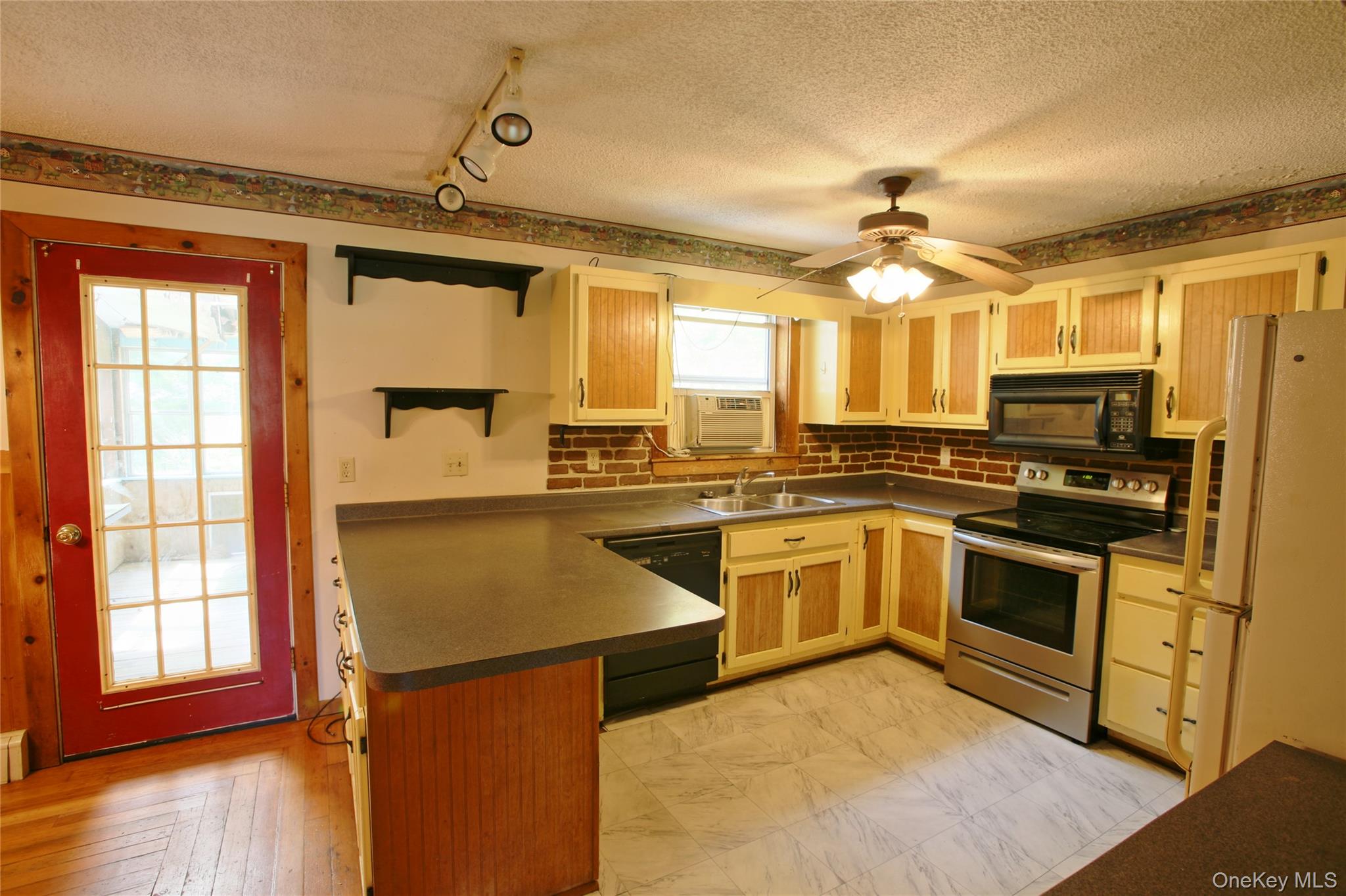 16 Elizabeth Drive Property Photo 23