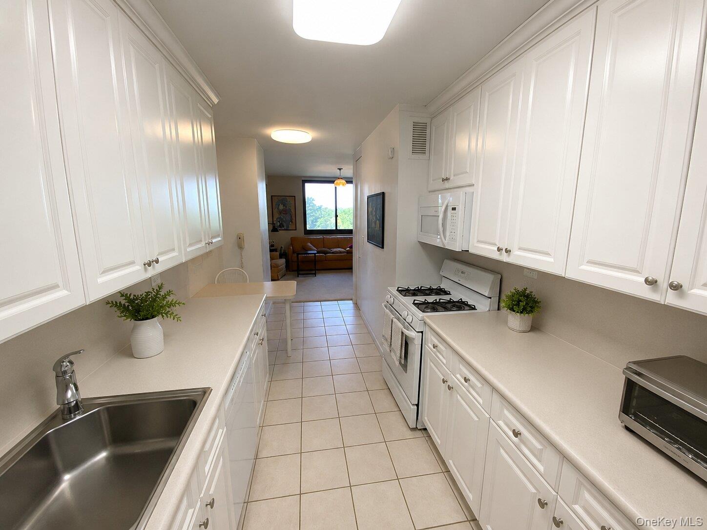 27010 Grand Central Parkway 7g Property Photo 7