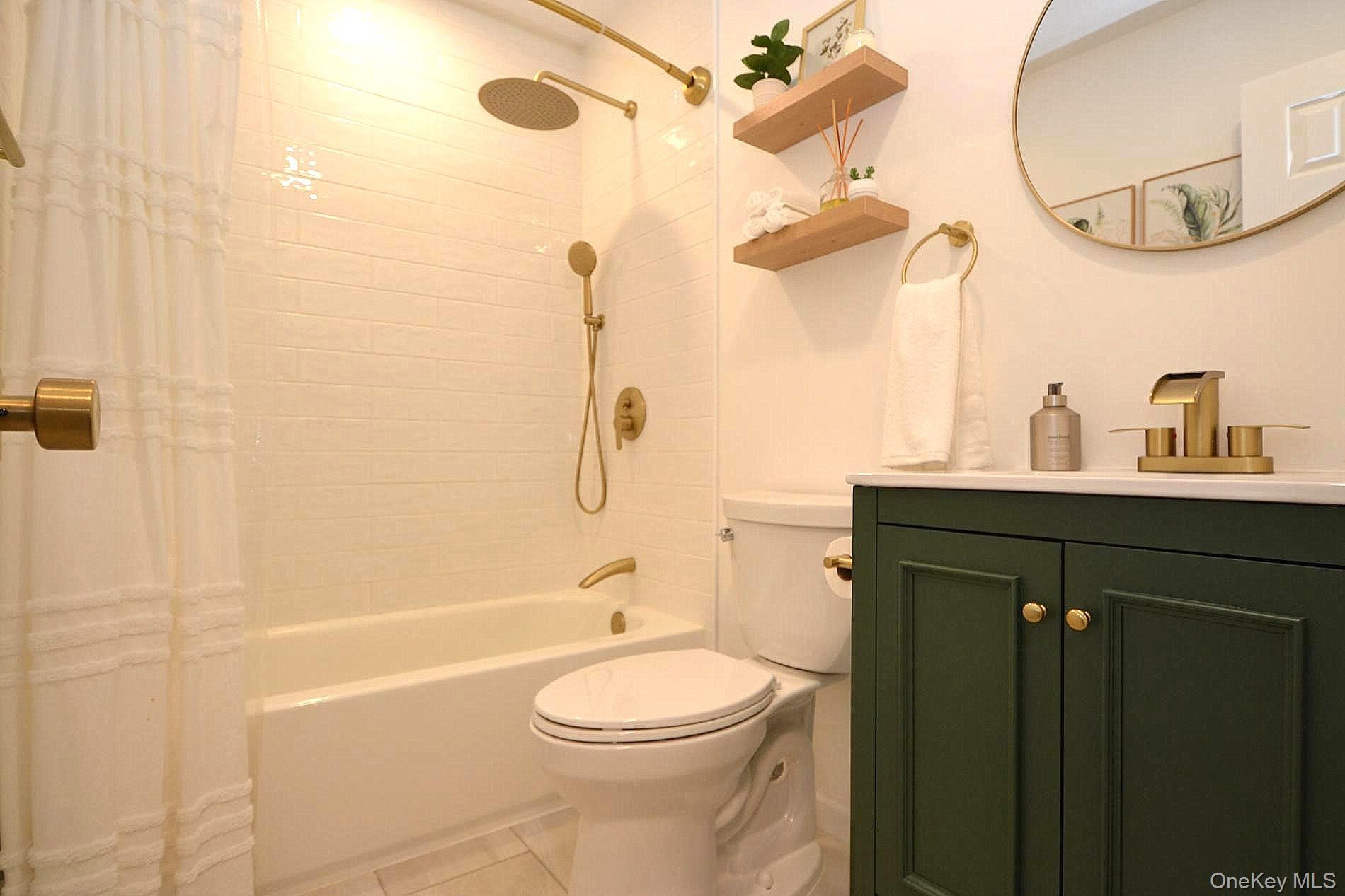 190 Pine Neck Avenue Property Photo 8