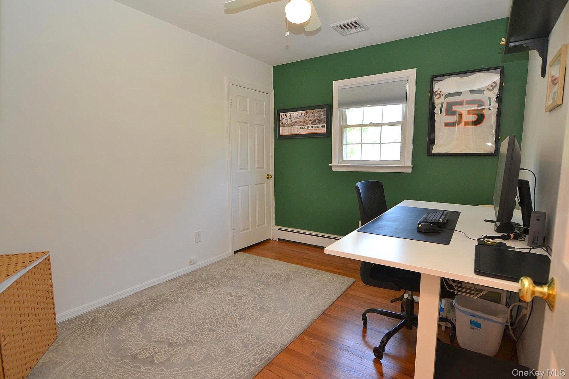 190 Pine Neck Avenue Property Photo 14