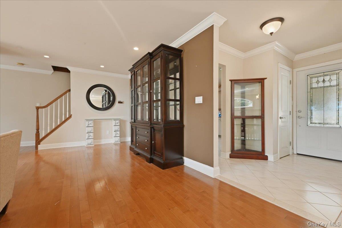 672 Westbury Avenue Property Photo 5