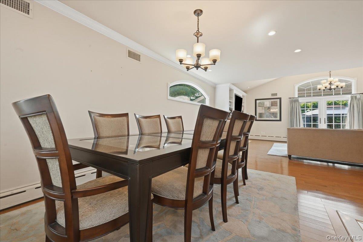 672 Westbury Avenue Property Photo 8