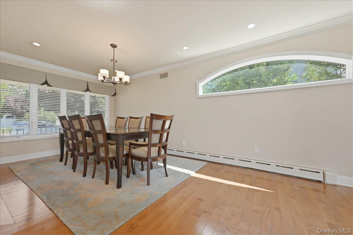 672 Westbury Avenue Property Photo 11