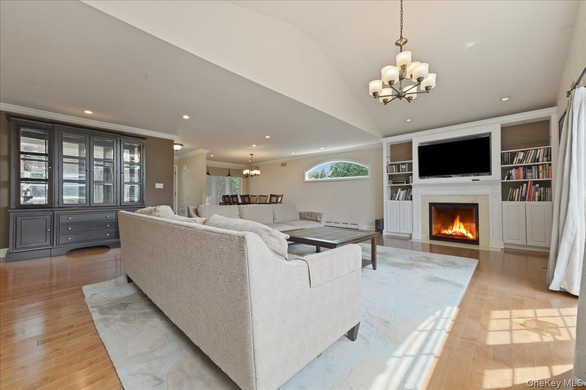 672 Westbury Avenue Property Photo 12