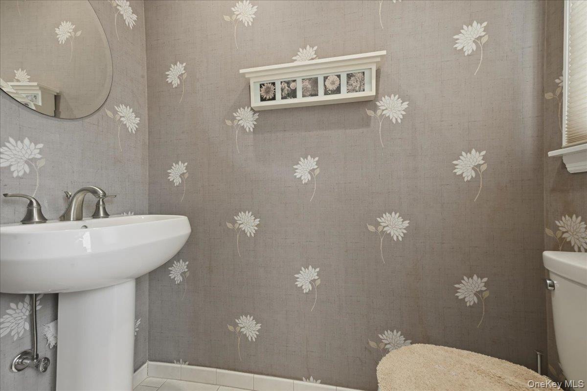 672 Westbury Avenue Property Photo 18