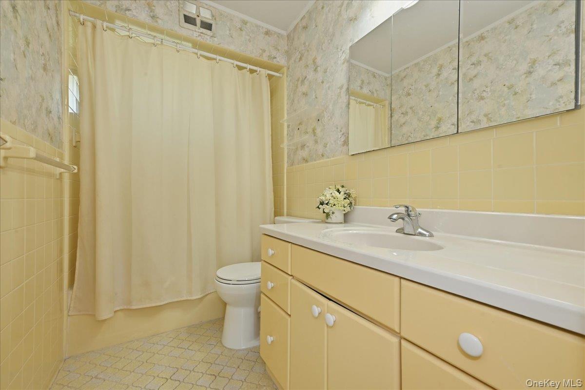 672 Westbury Avenue Property Photo 23