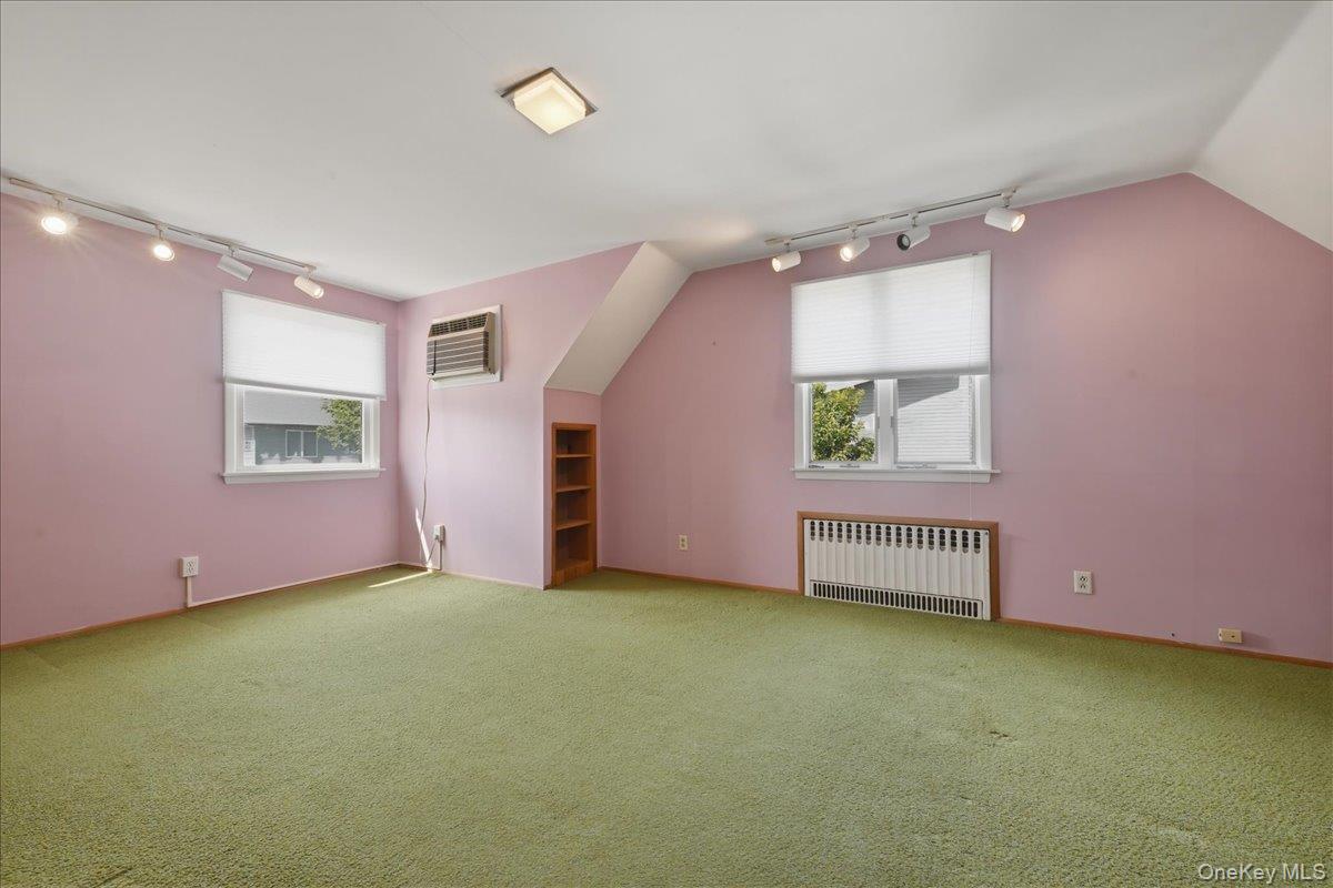 672 Westbury Avenue Property Photo 24