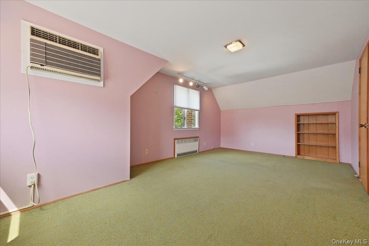 672 Westbury Avenue Property Photo 25