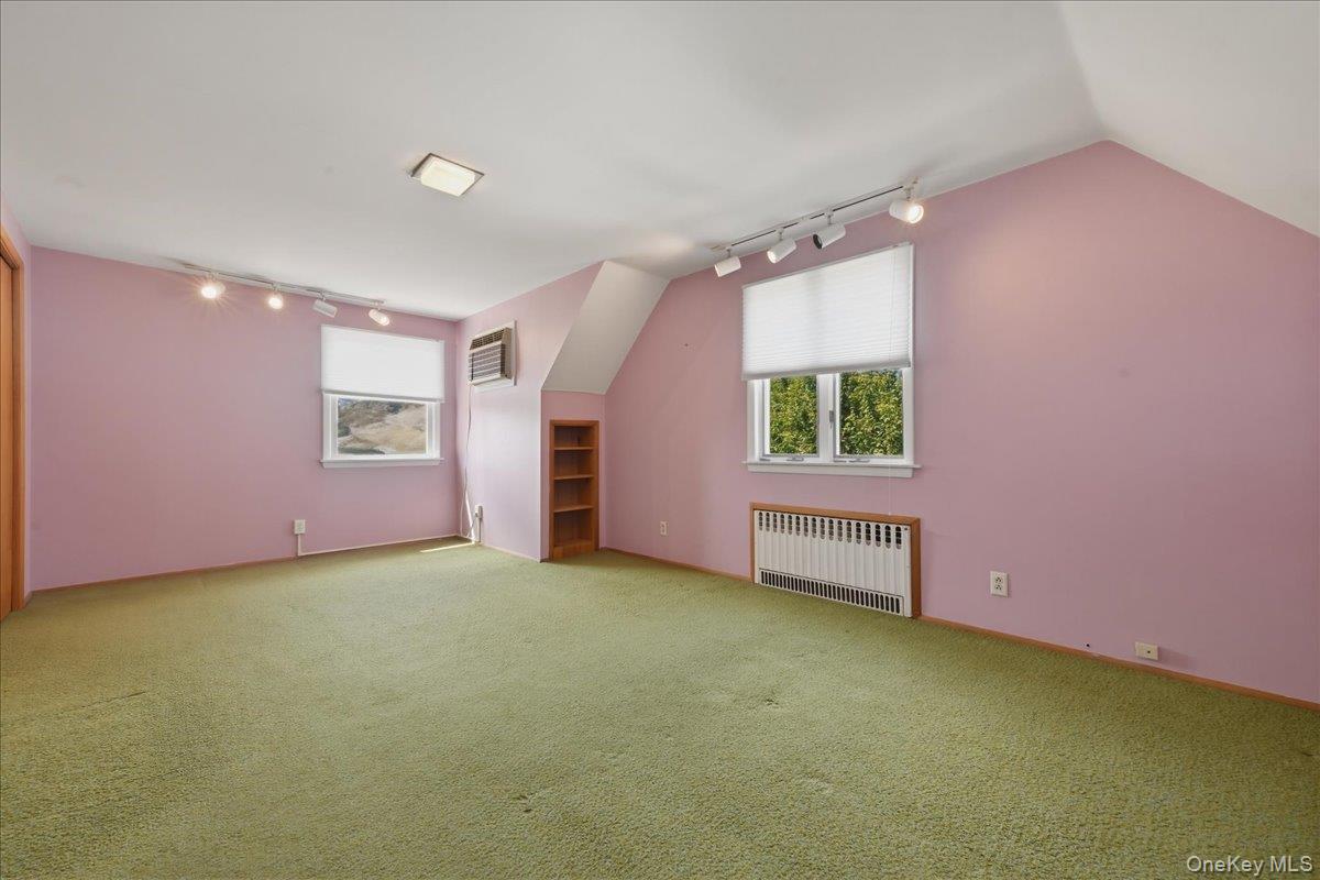 672 Westbury Avenue Property Photo 26