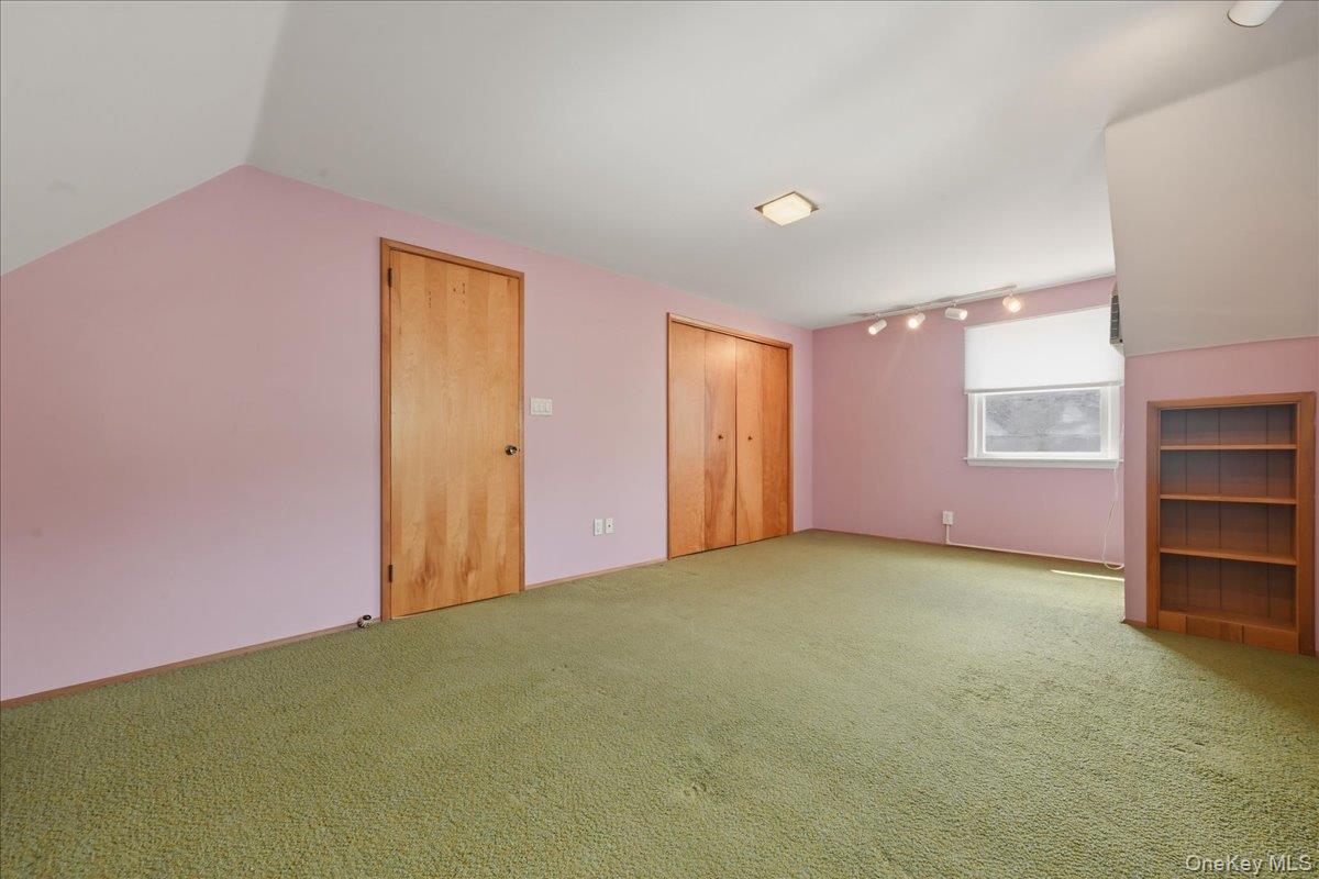 672 Westbury Avenue Property Photo 27