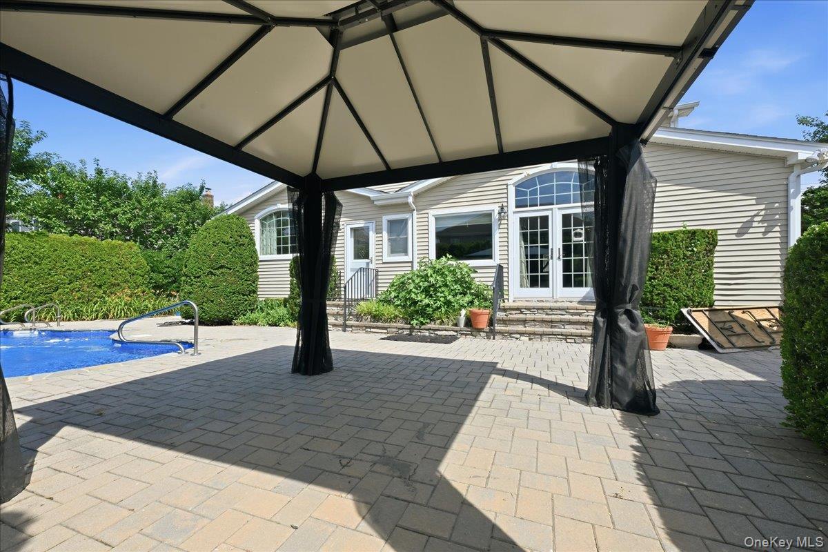 672 Westbury Avenue Property Photo 33