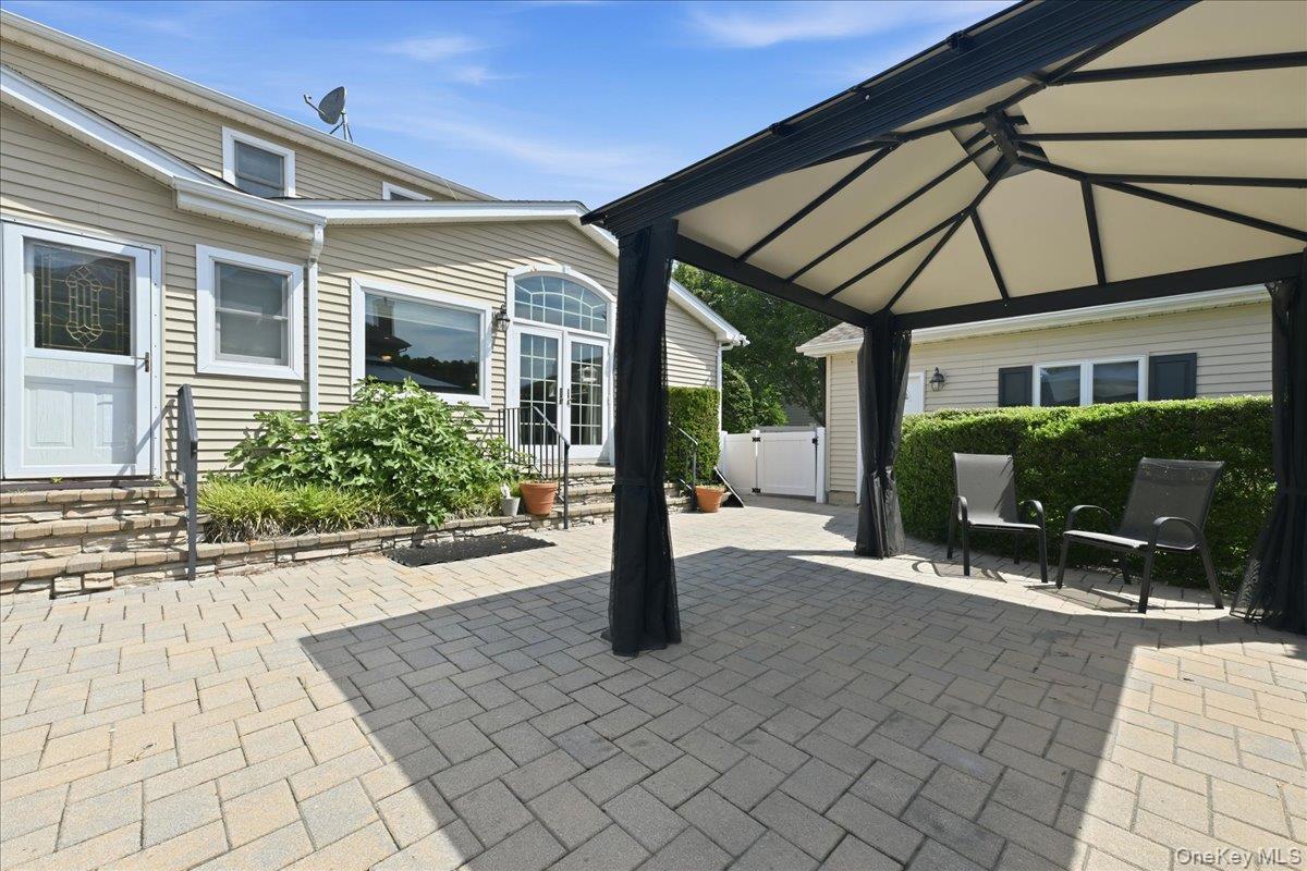 672 Westbury Avenue Property Photo 34