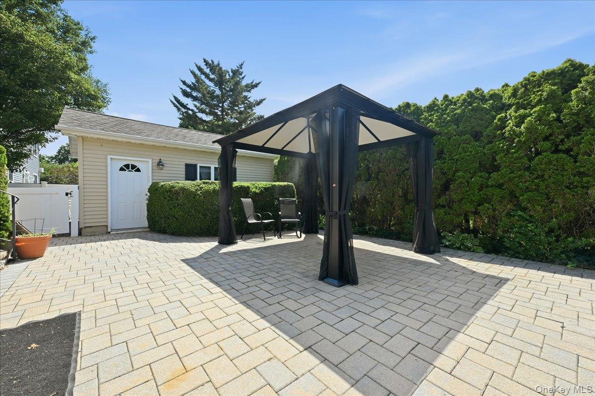 672 Westbury Avenue Property Photo 35