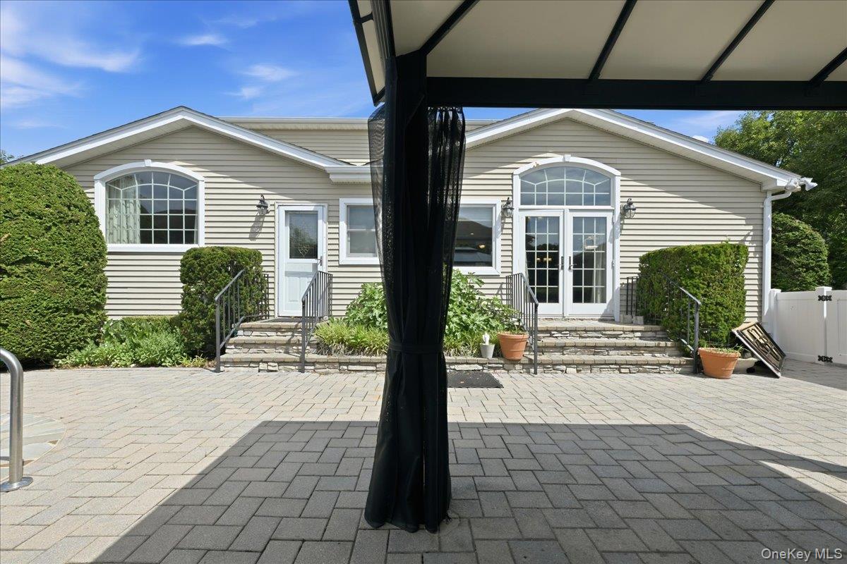 672 Westbury Avenue Property Photo 36