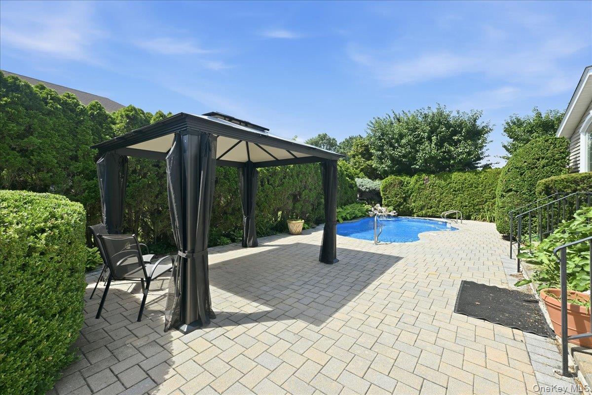 672 Westbury Avenue Property Photo 37
