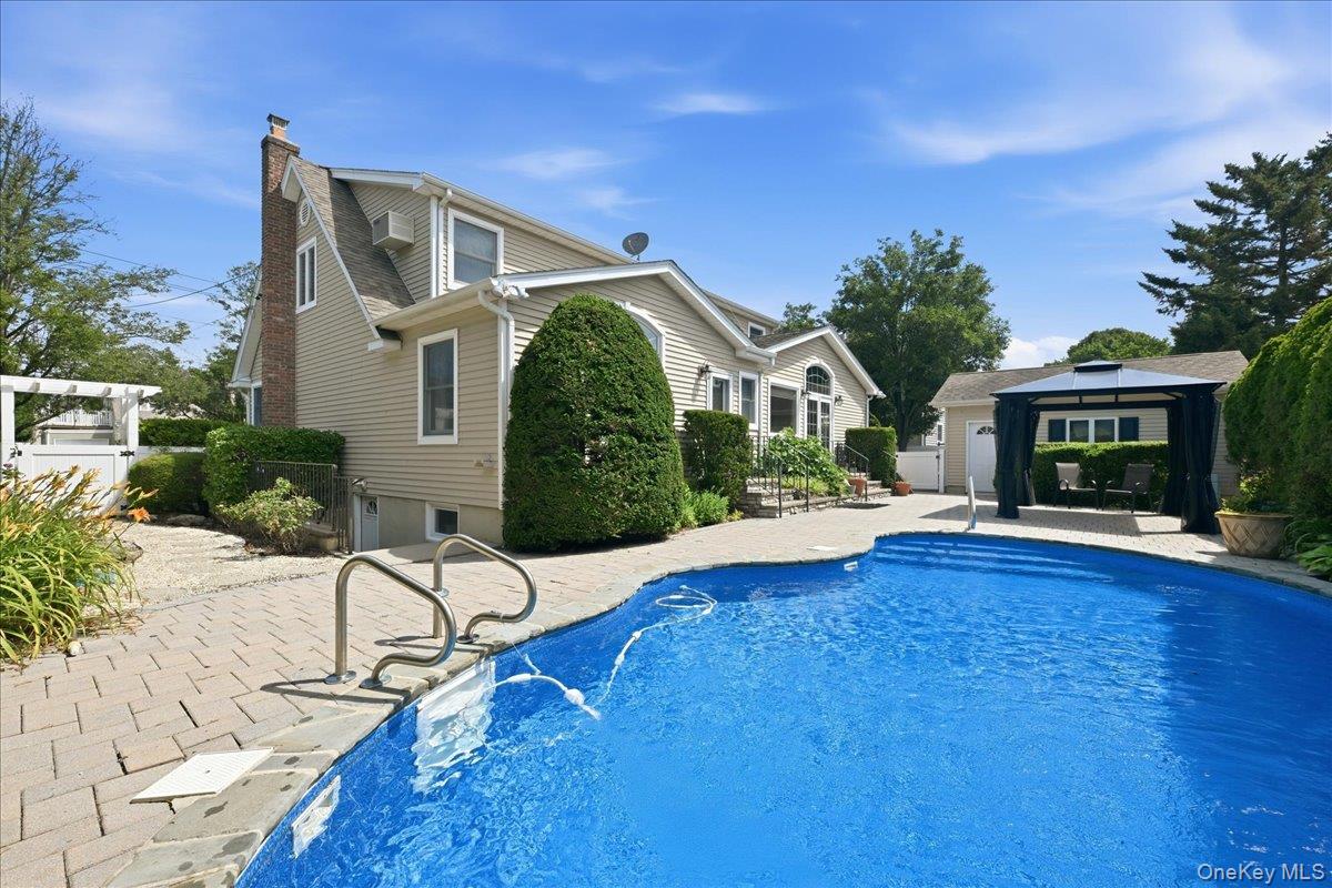 672 Westbury Avenue Property Photo 40