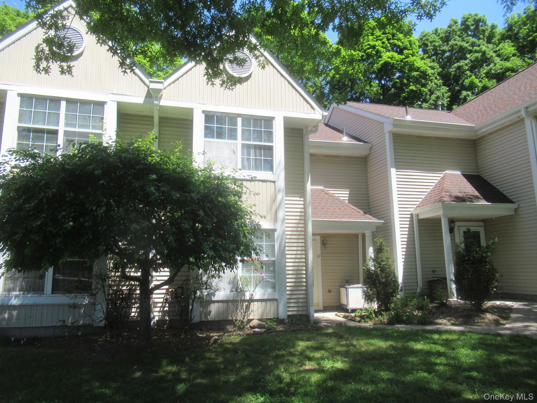 127 Creekside Circle Property Photo 1
