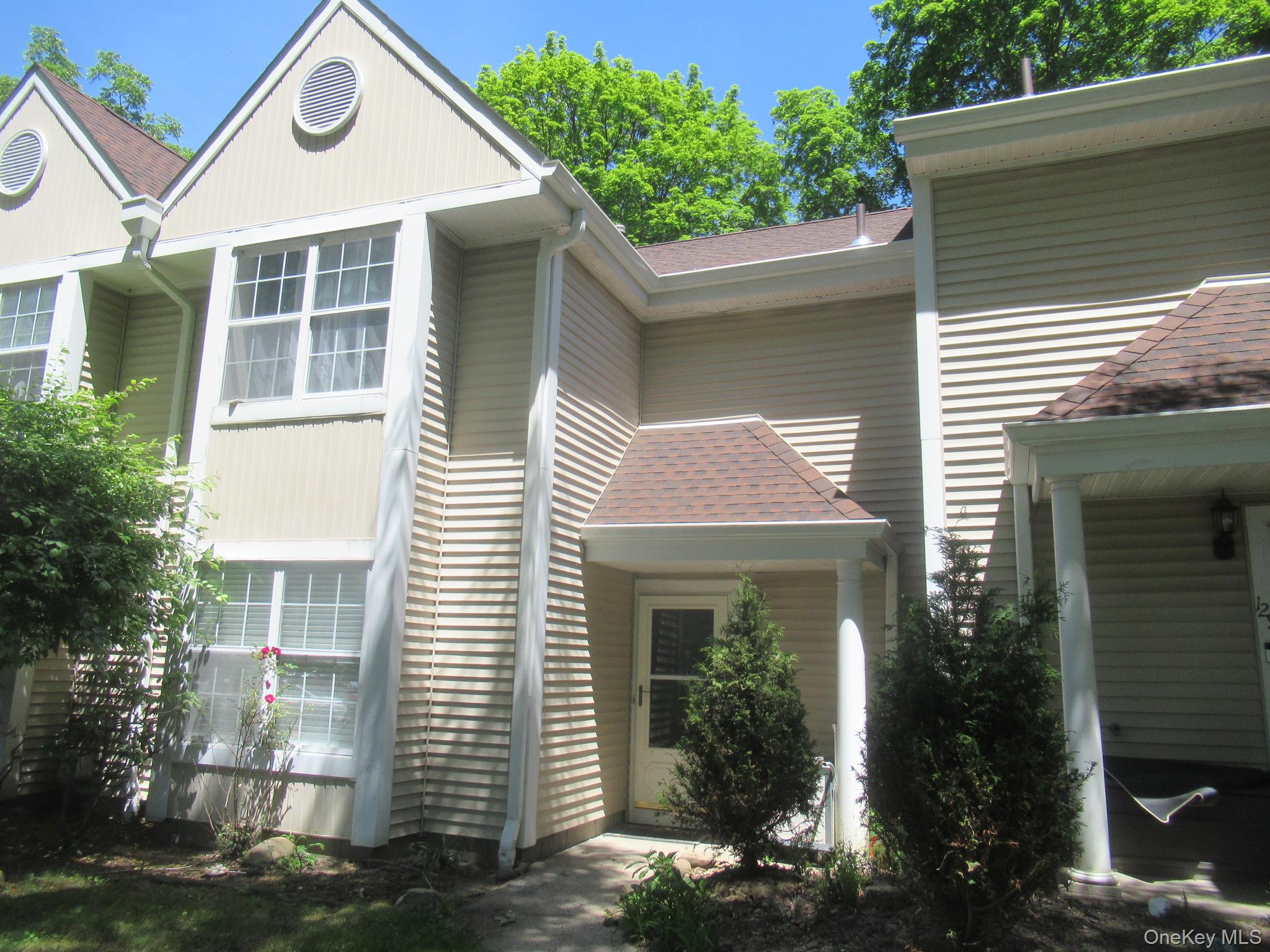 127 Creekside Circle Property Photo 3