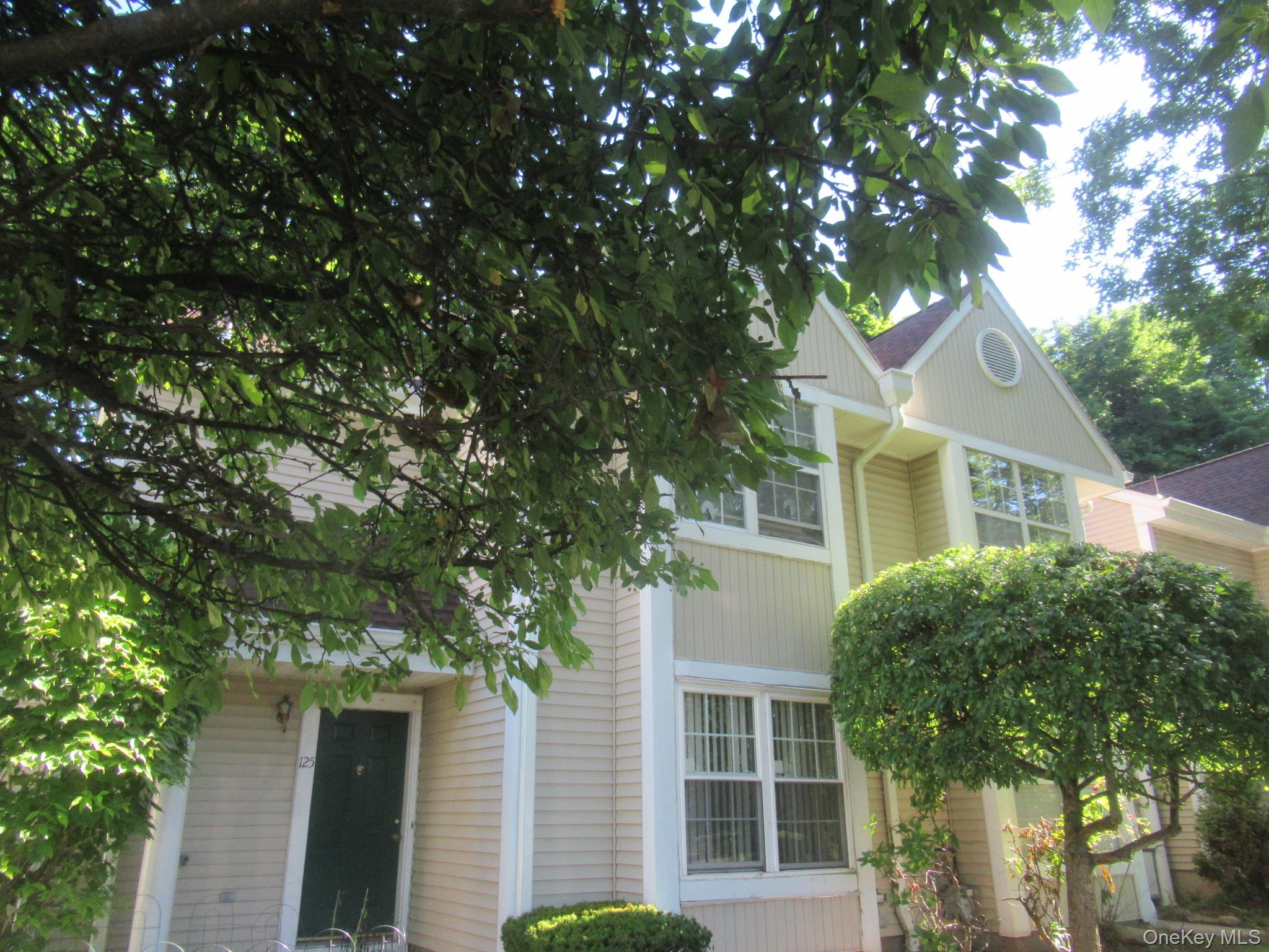 127 Creekside Circle Property Photo 4
