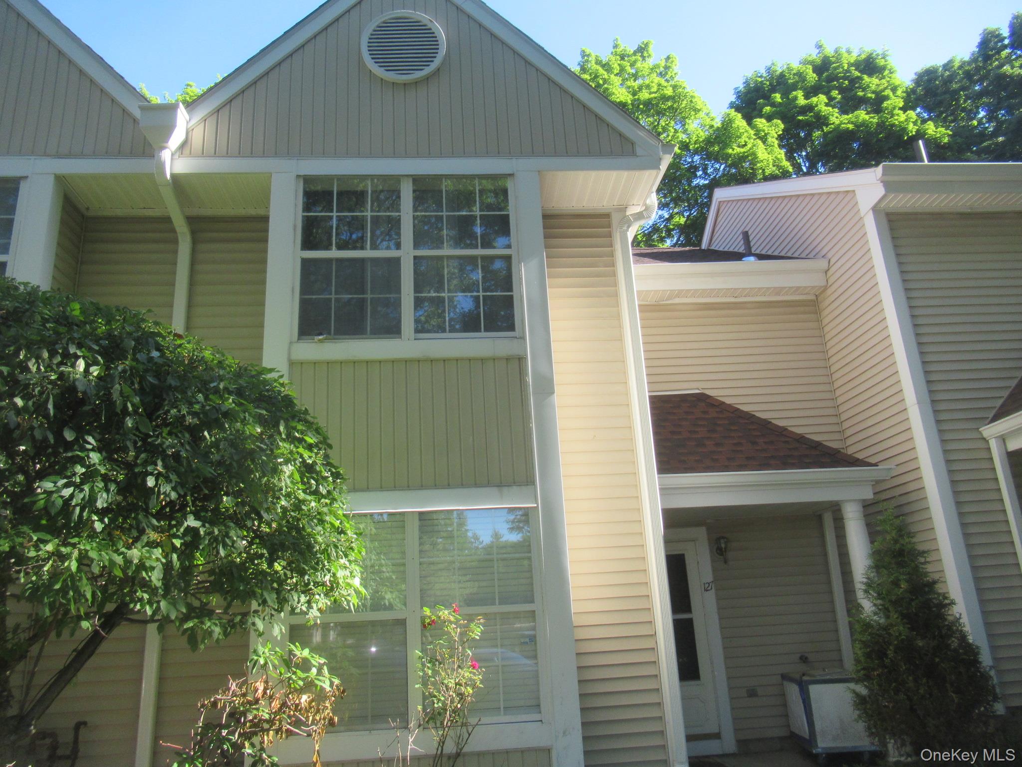 127 Creekside Circle Property Photo 5