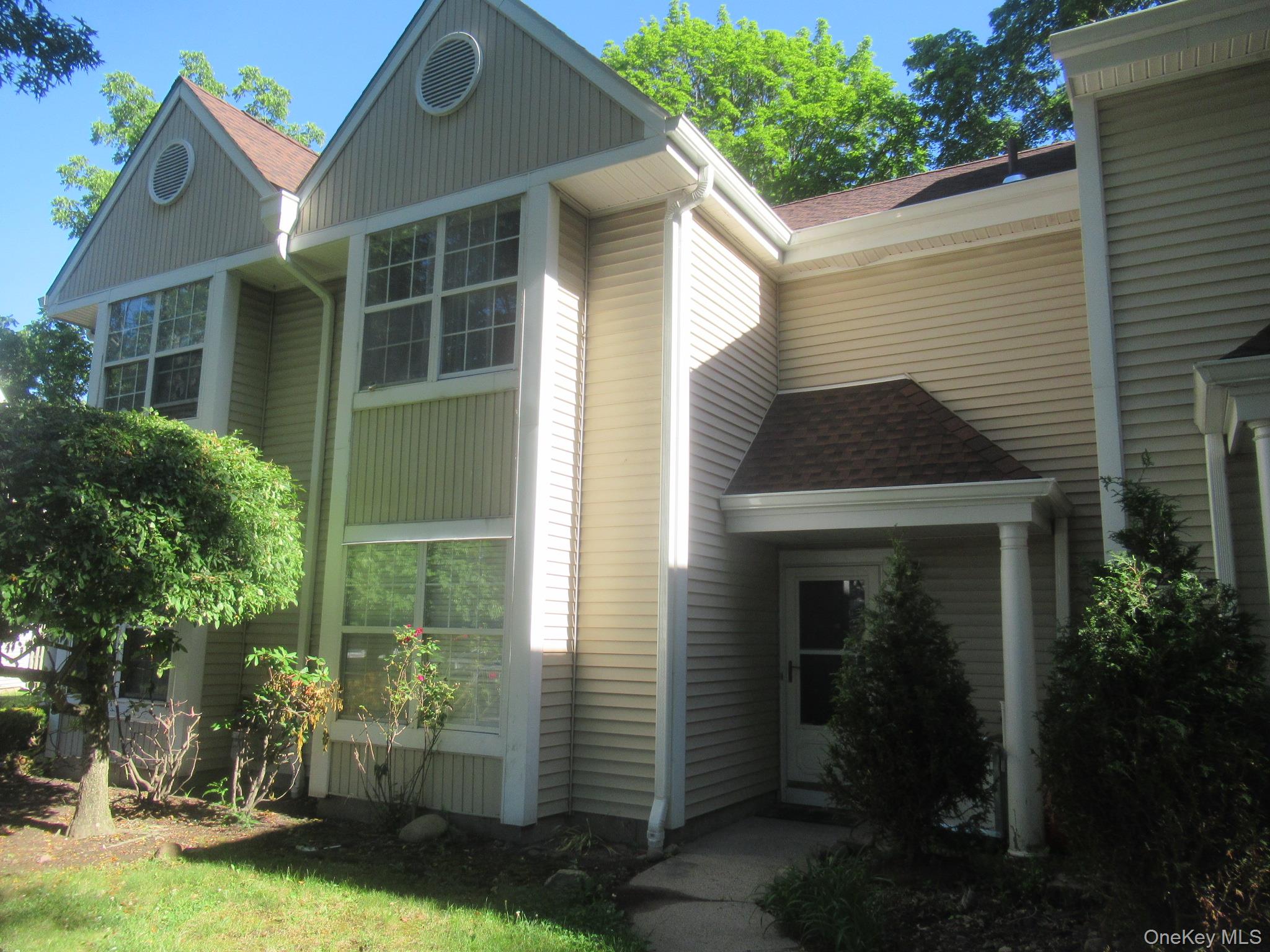 127 Creekside Circle Property Photo 6
