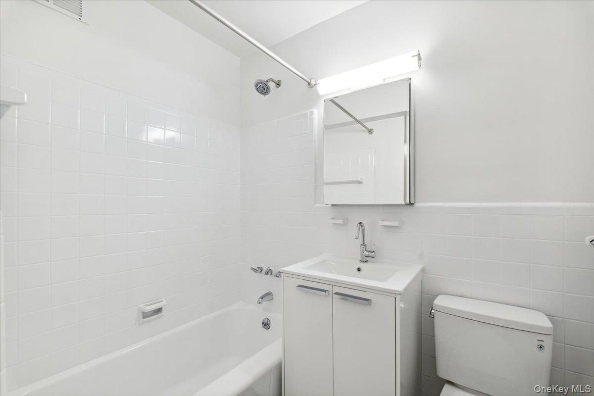 2 Washington Square 1g Property Photo 12