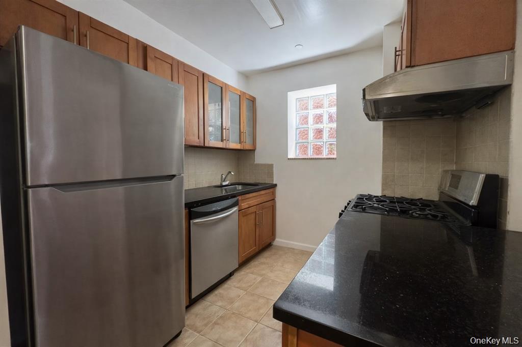 9106 Whitney Avenue 3a Property Photo 7