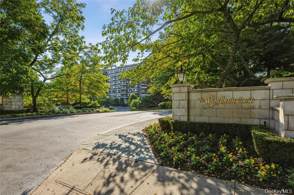 100 Hilton Avenue 907 Property Photo 1