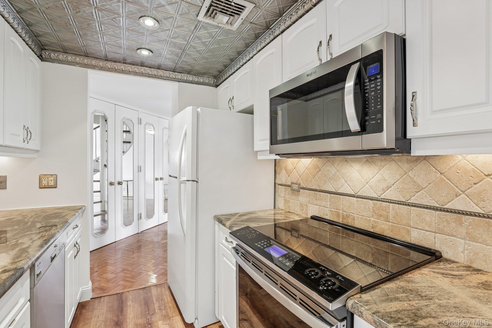 100 Hilton Avenue 907 Property Photo 10
