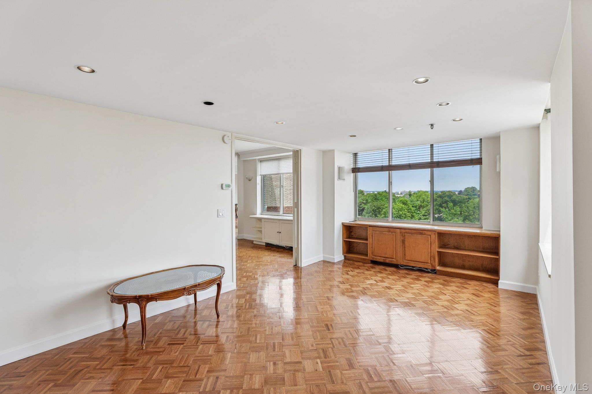 100 Hilton Avenue 907 Property Photo 17