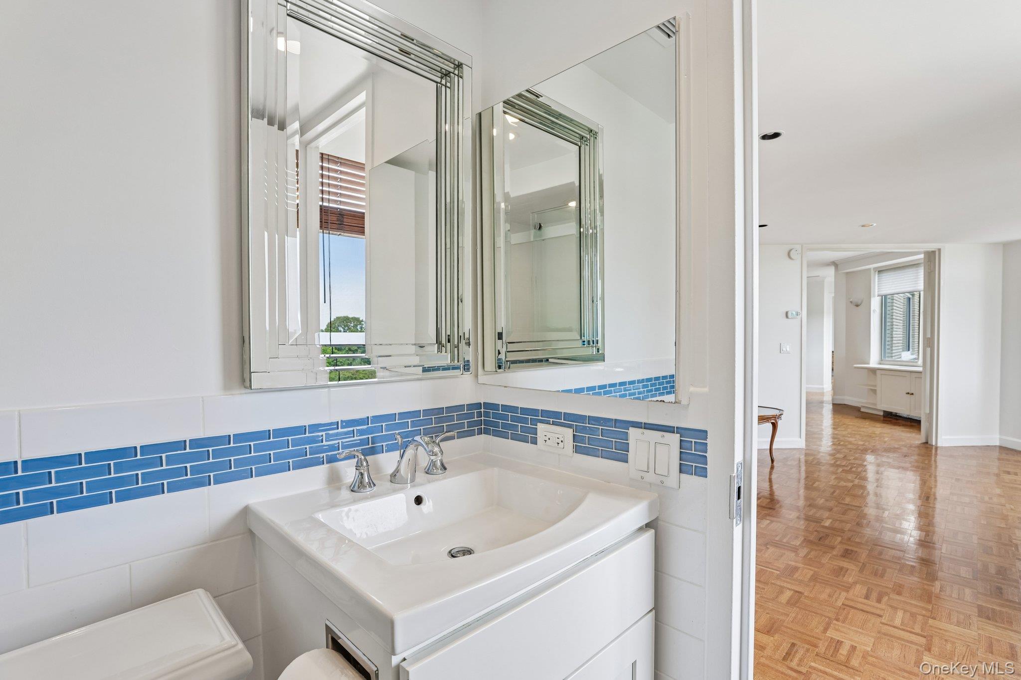 100 Hilton Avenue 907 Property Photo 20