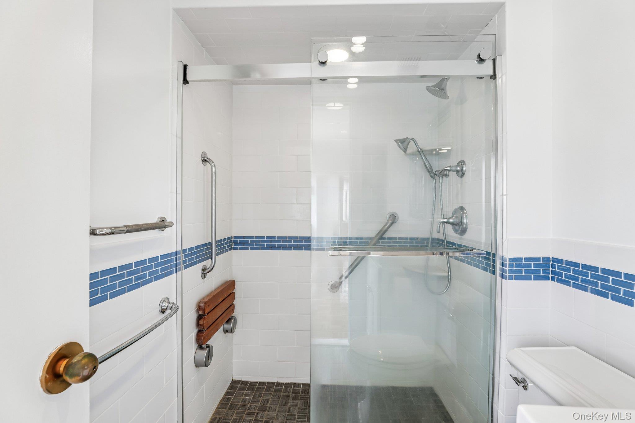 100 Hilton Avenue 907 Property Photo 21