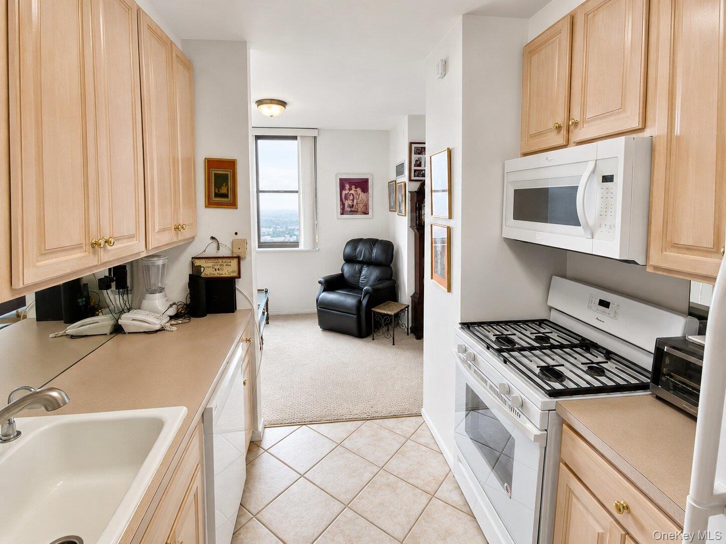 27110 Grand Central Parkway 24b Property Photo 8