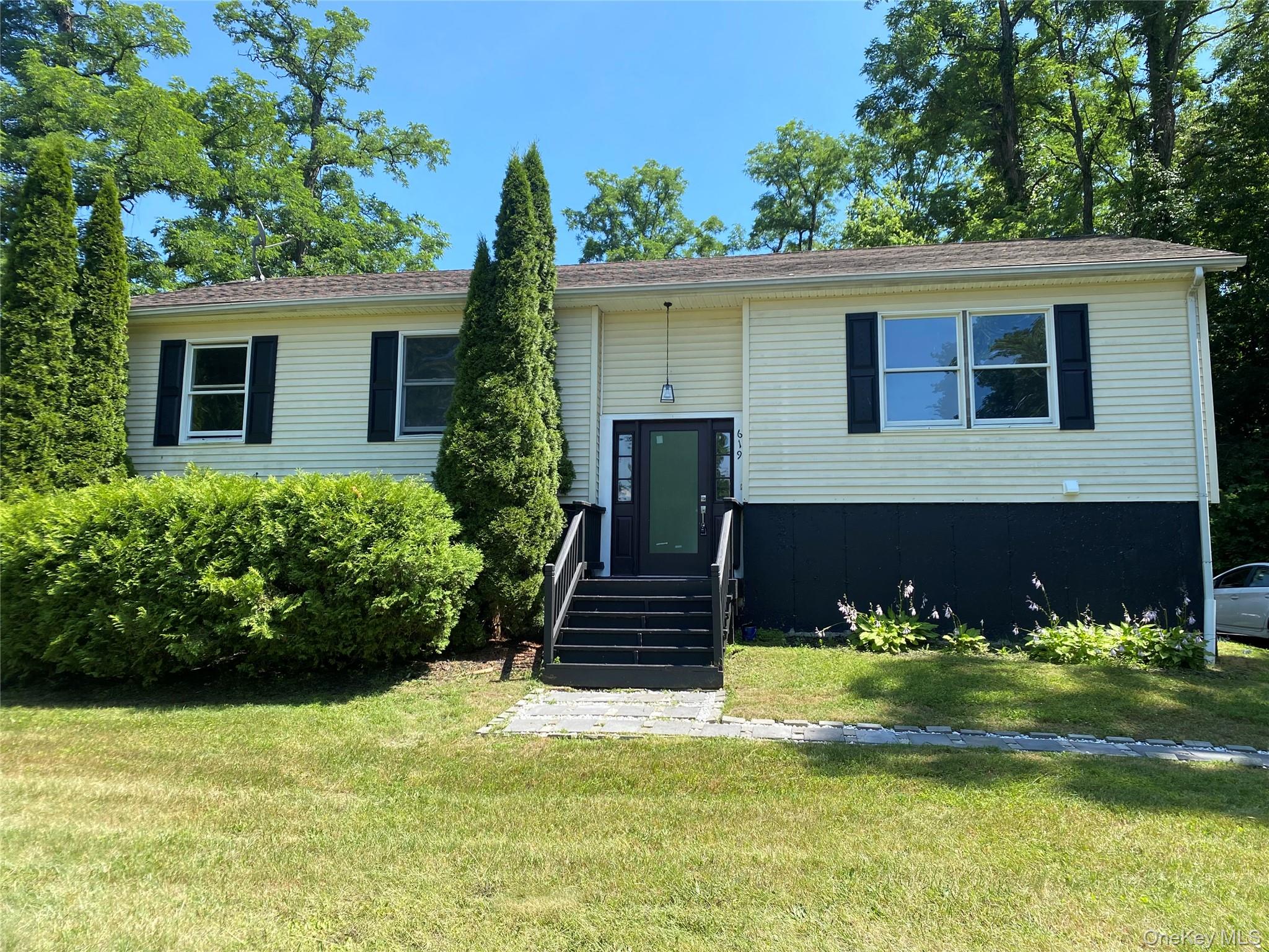 619 Creekside Road Property Photo 1
