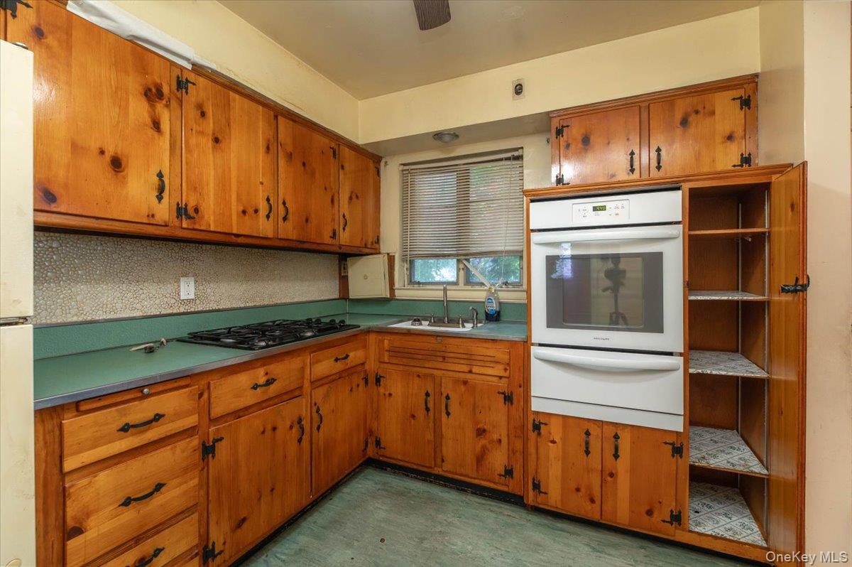 72 Twin Avenue Property Photo 5
