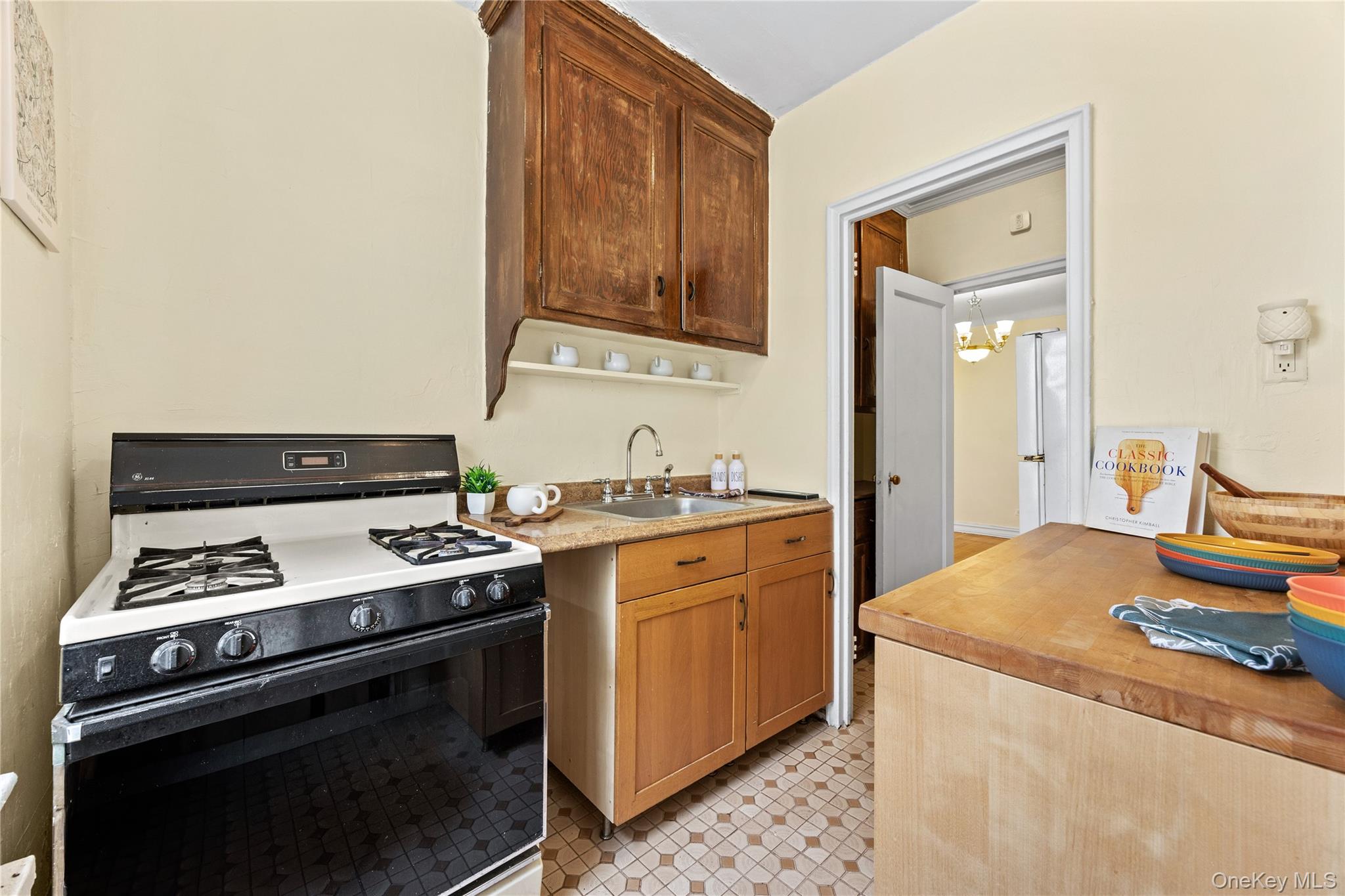 35-35 75th Street 522 Property Photo 9