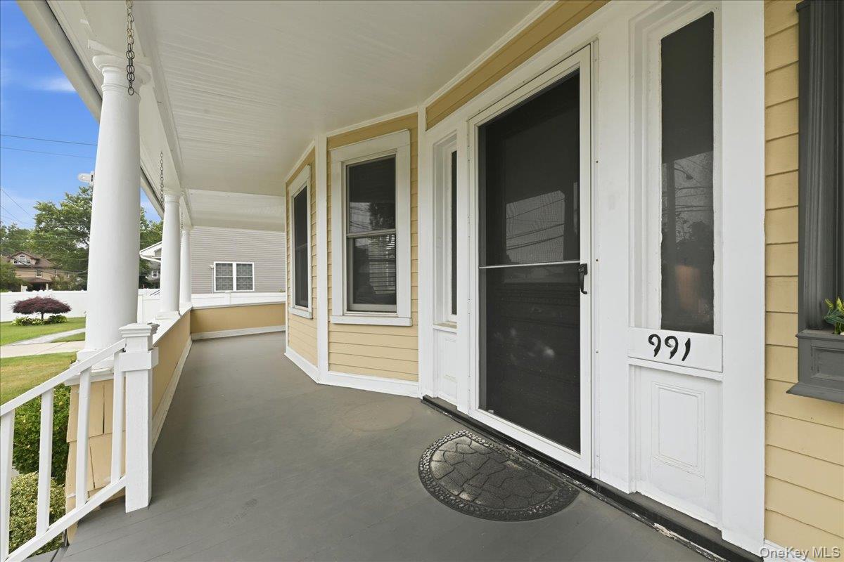 991 Cottage Place Property Photo 5