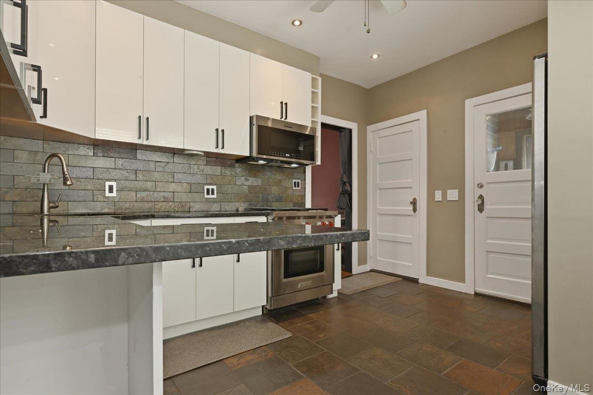 991 Cottage Place Property Photo 14