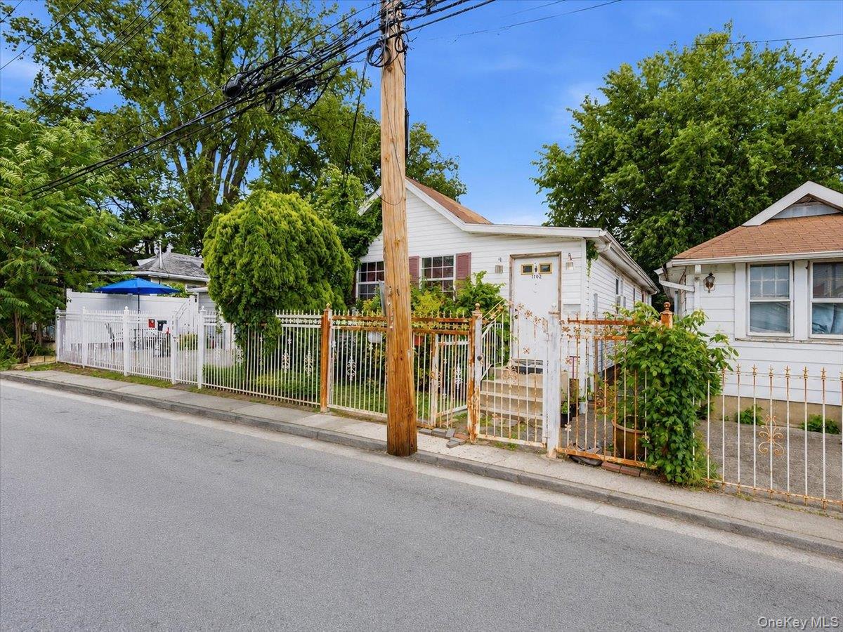 1202 Harding Park Property Photo 1