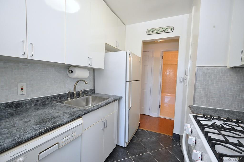 1853 Central Park Avenue 3f Property Photo 14