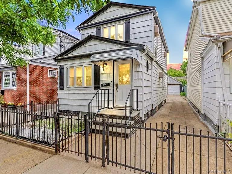 1541 E 95th Street Property Photo 1