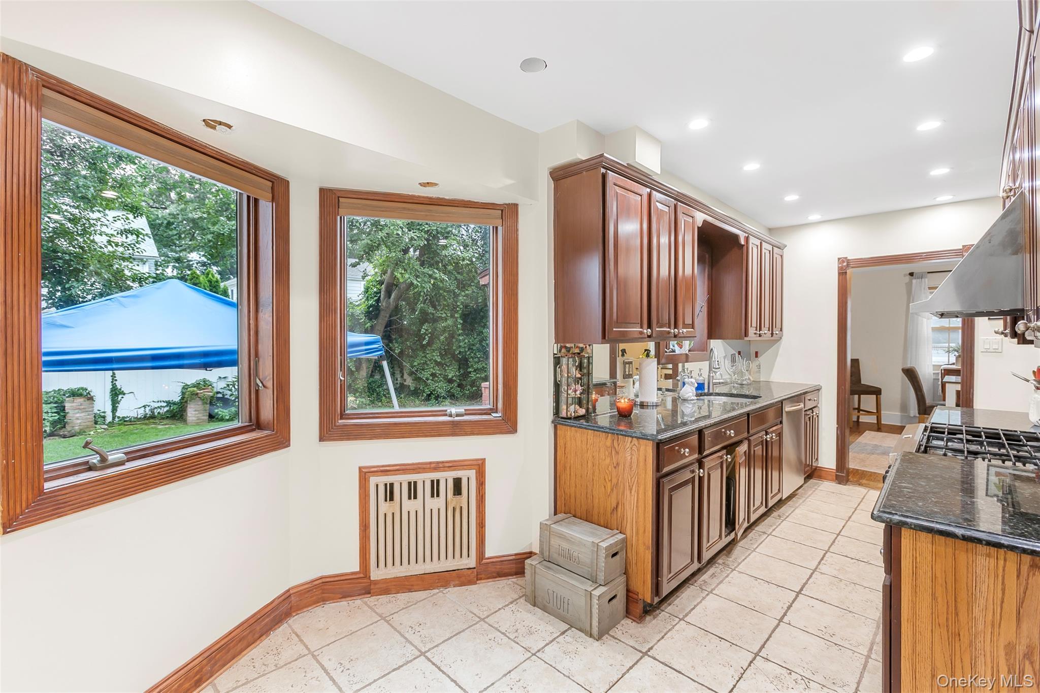 254 E Argyle Street Property Photo 7