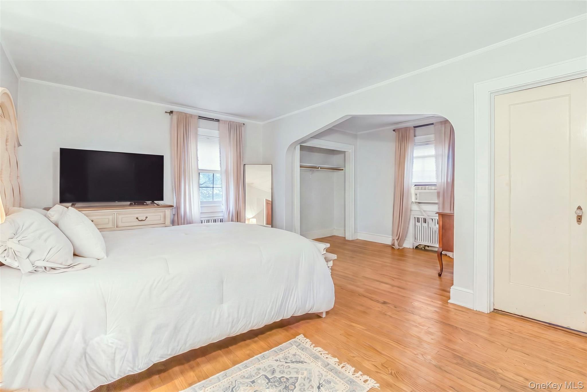 254 E Argyle Street Property Photo 9