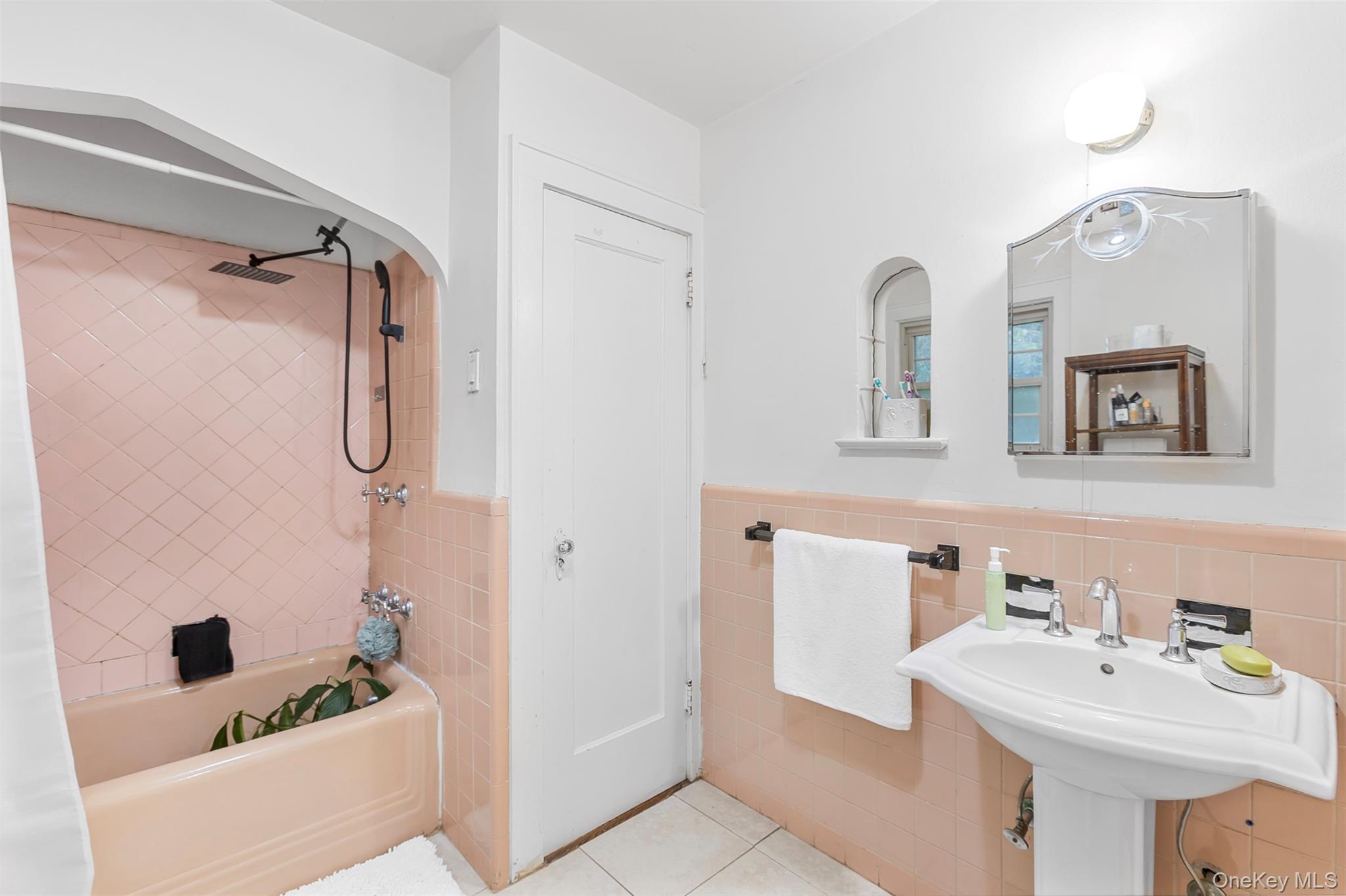 254 E Argyle Street Property Photo 12
