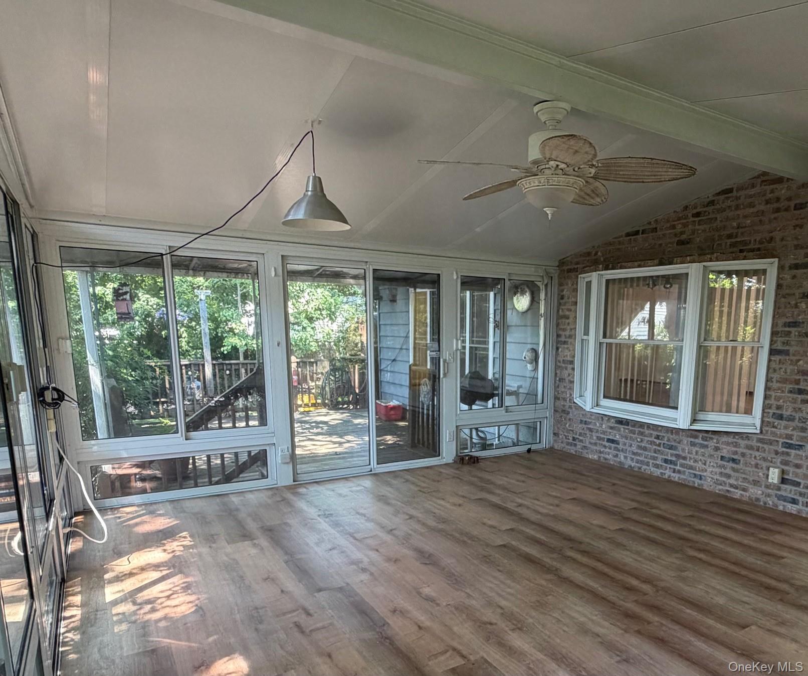 1067 N New York Drive Property Photo 4