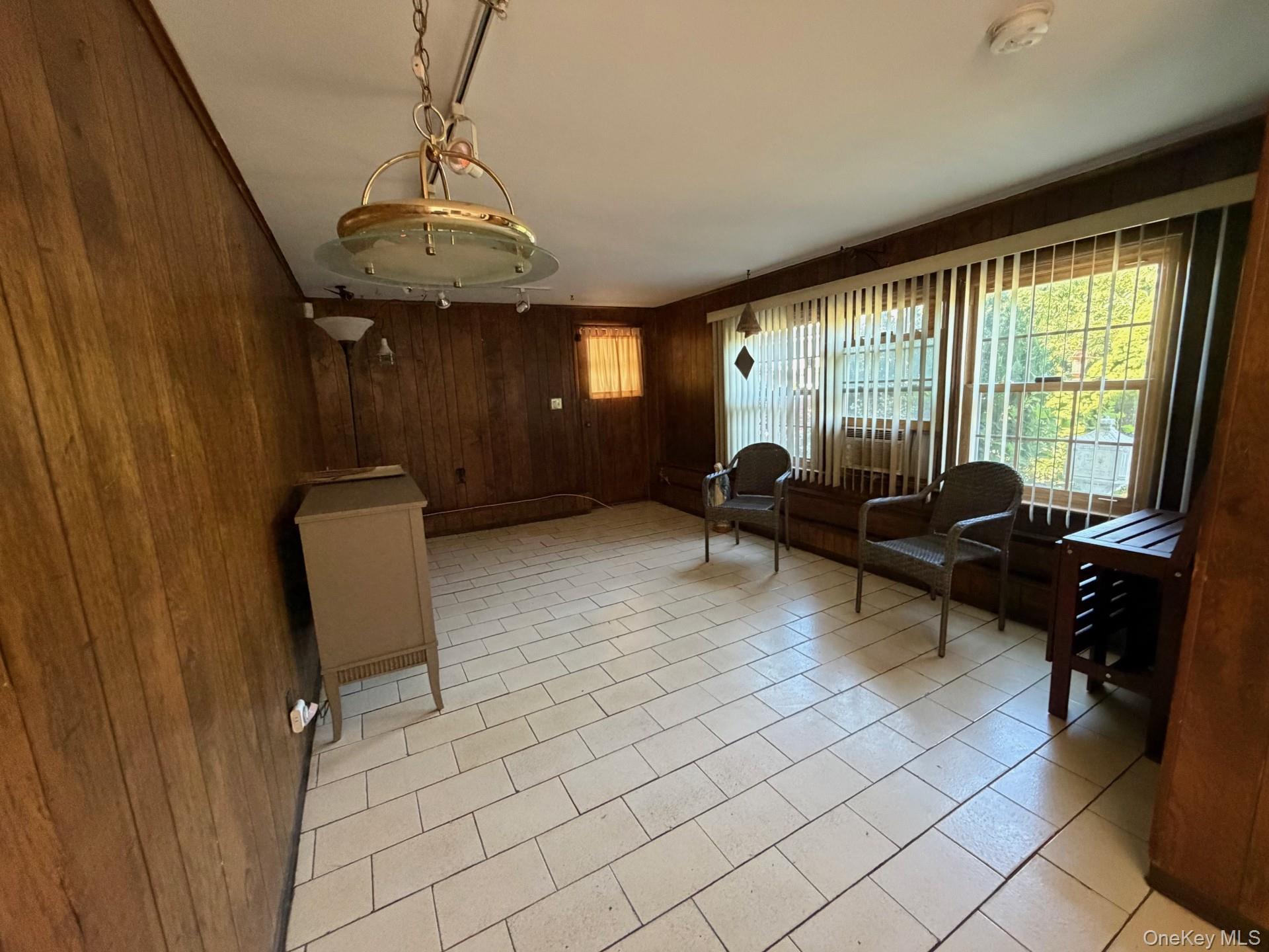 1067 N New York Drive Property Photo 10